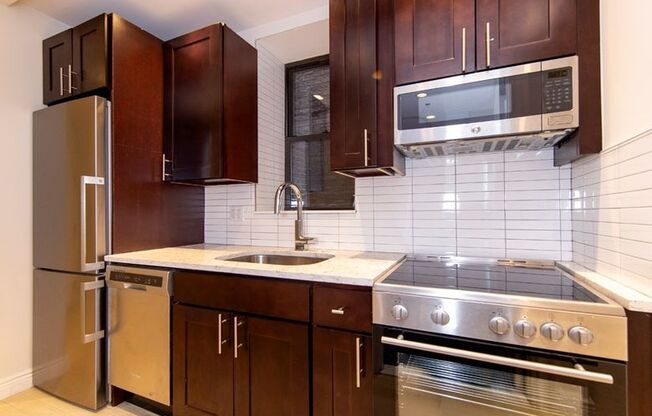 51 W 11 ST