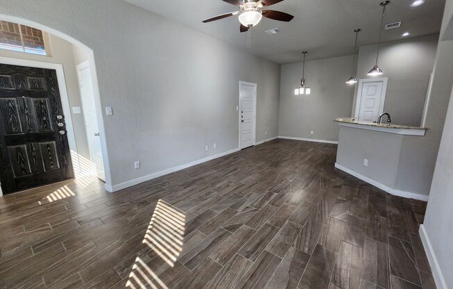 Creekside Crossing / 3/2/2 / Covered Patio /Fenced in Back Yard / CISD