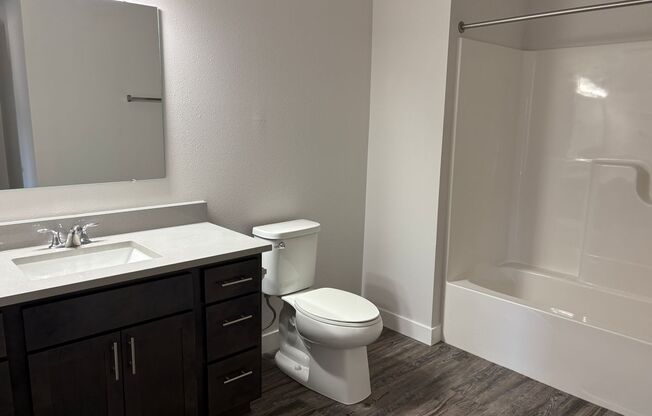 1 bed, 1 bath, 736 sqft, $1,525, Unit 4880-103