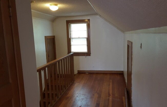 3 beds, 2 baths, $1,025