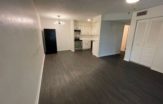 2 beds, 1 bath, 716 sqft, $1,125, Unit 135