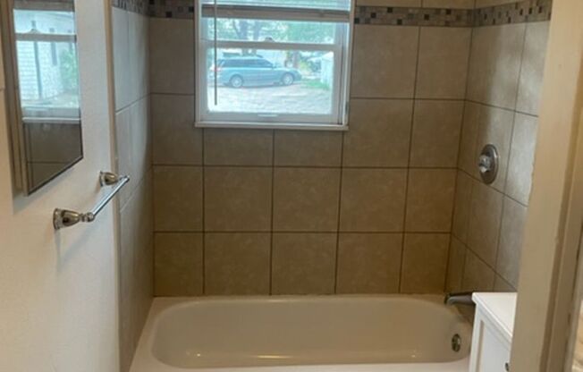 Studio, 1 bath, $699, Unit Weber (618-102) - *312