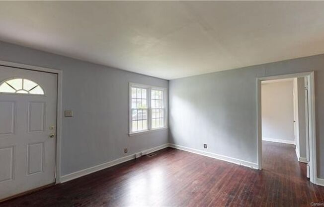 Adorable Renovated Duplex in Noda!