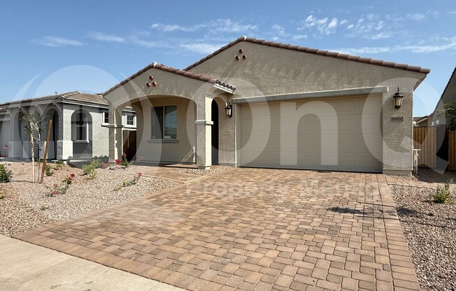 8810 W PASADENA AVE