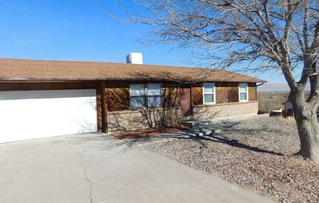 Charming 3-Bedroom Family Home in Orchard Mesa with Incredible Views!!!