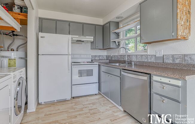 2 beds, 1 bath, $1,595