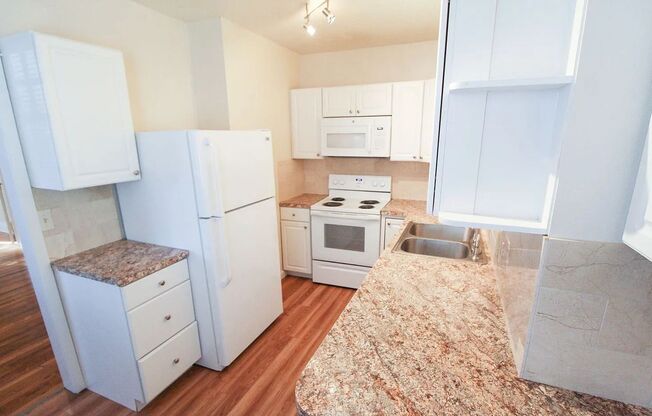 2 beds, 1 bath, 750 sqft, $1,045, Unit Unit 1