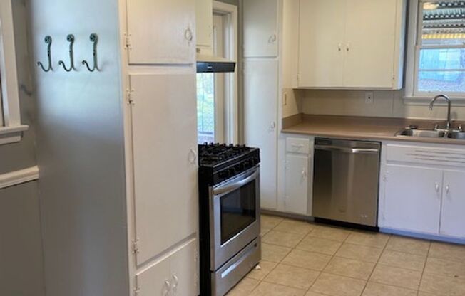 3 beds, 2 baths, $1,300