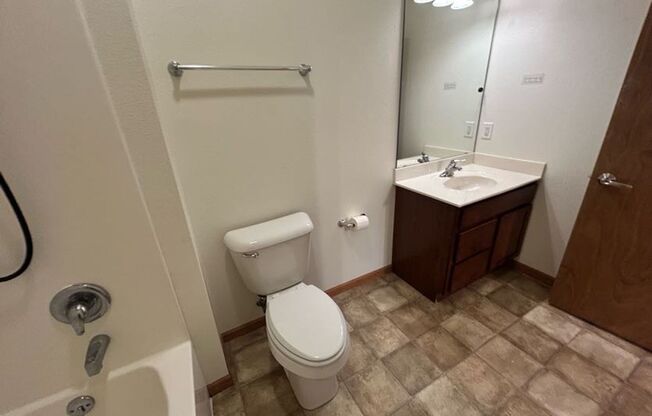 1 bed, 1 bath, $1,300, Unit 101