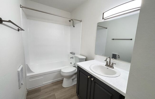 2 beds, 1 bath, 700 sqft, $1,335, Unit 06