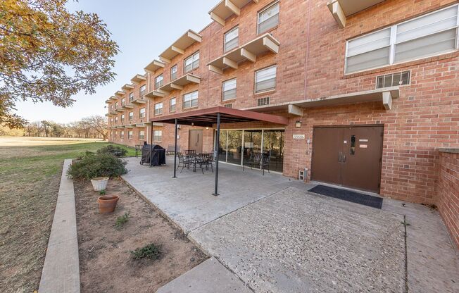 Studio, 1 bath, $590, Unit 218