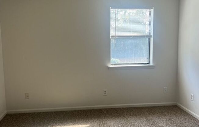 1 bed, 1 bath, 640 sqft, $980, Unit 175K