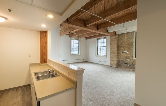 913 N. Spring Street