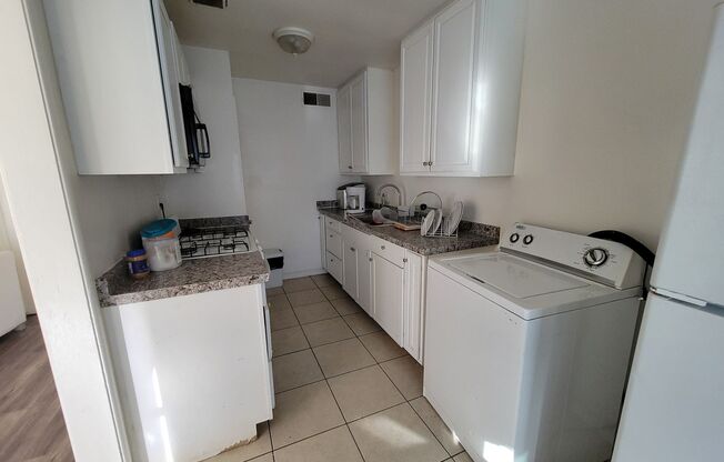 1 bed, 1 bath, $1,200, Unit 4117 E. White Ave