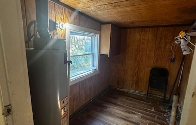 2 beds, 1 bath, $1,000