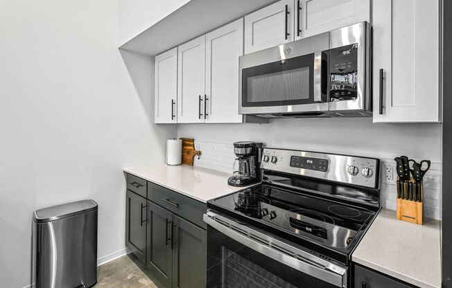 1 bed, 1 bath, 677 sqft, $1,395, Unit 3323