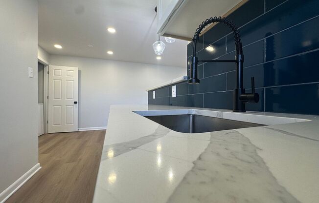 2 beds, 1.5 baths, 850 sqft, $1,925, Unit A01