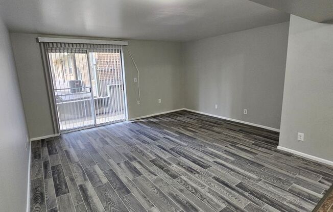 2 beds, 1 bath, 864 sqft, $1,195, Unit Unit 33