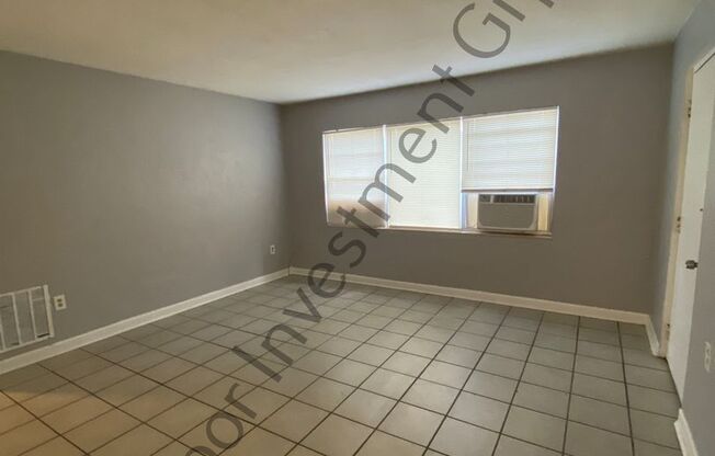 2 beds, 1 bath, 975 sqft, $1,330, Unit C09