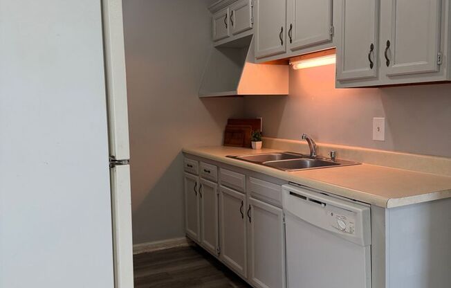 1 bed, 1 bath, 630 sqft, $745, Unit L81