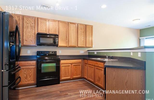 1317 STONE MNR DR