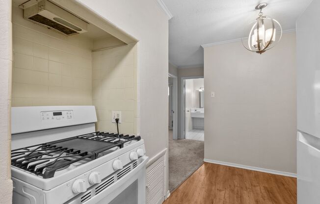 3 beds, 1 bath, 1,172 sqft, $1,450, Unit #12