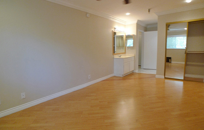 2 beds, 2 baths, 910 sqft, $2,695, Unit 514