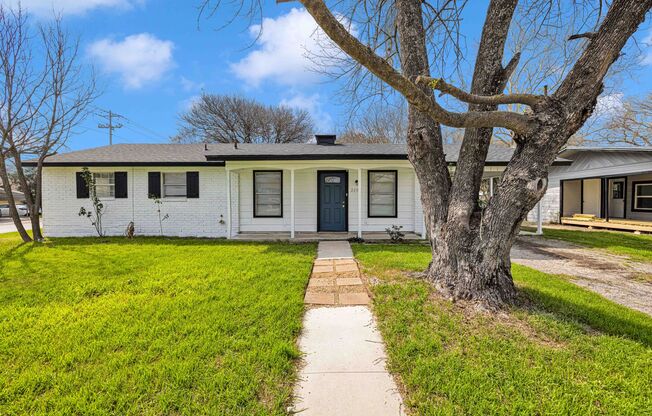 Single Story Home on a Corner Lot in Seguin, TX,  50% off of first months rent!