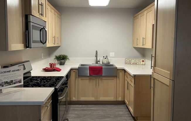 2 beds, 1 bath, 890 sqft, $2,630, Unit 0102