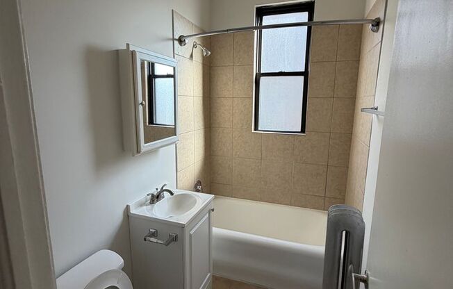 Studio, 1 bath, 300 sqft, $1,095, Unit 101