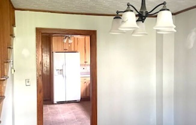 Five Bedroom Three Bath Home in Cross Lanes minutes from I-64 For Quick Access to Charleston and/or Teays Valley