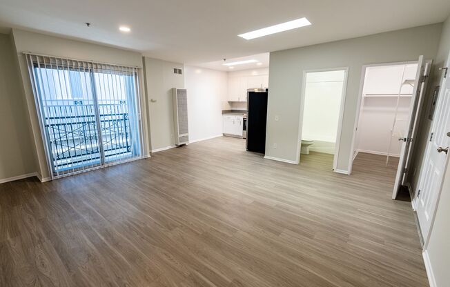 Studio, 1 bath, 275 sqft, $1,848, Unit 210