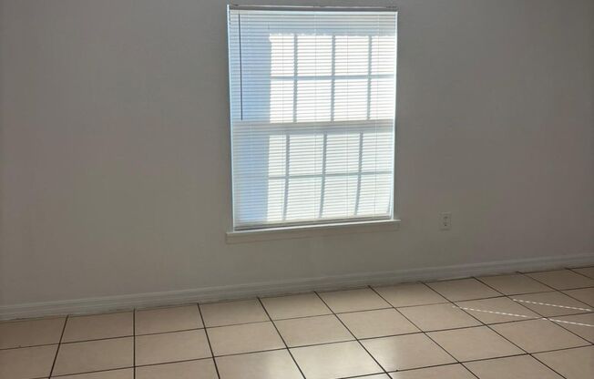 3 beds, 2 baths, 1,350 sqft, $1,610