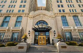 The Belden-Stratford Lincoln Park Apartments