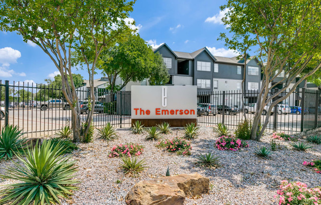 the entrance to the apartments tx