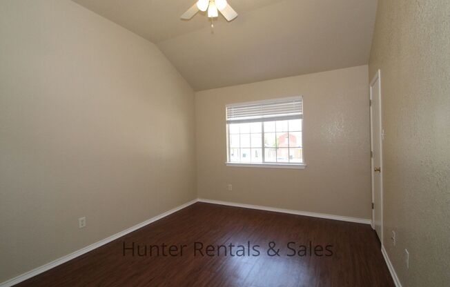 2 beds, 1.5 baths, $850, Unit Unit B