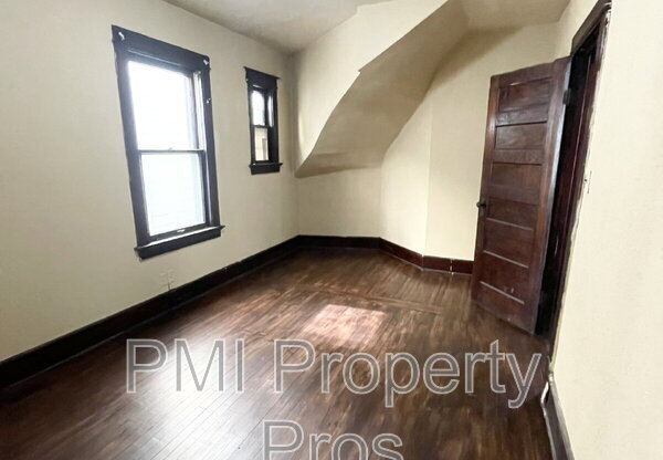 2851 N 24 PL