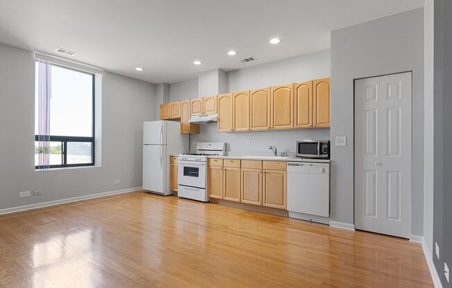 Studio, 1 bath, 353 sqft, $1,600, Unit 605