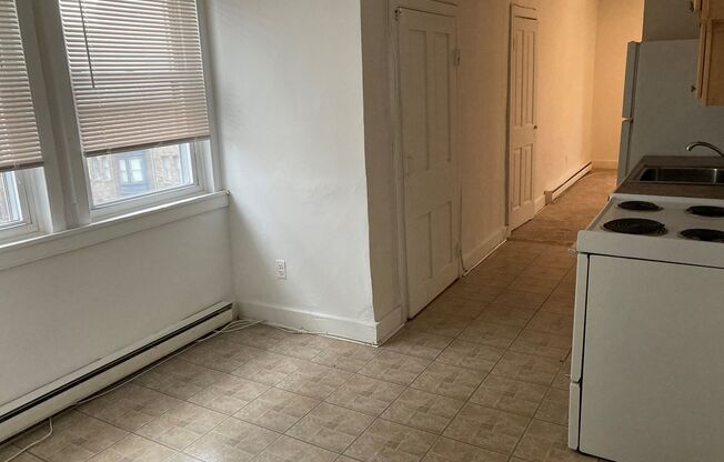 1 bed, 1 bath, 700 sqft, $1,249, Unit 38-5