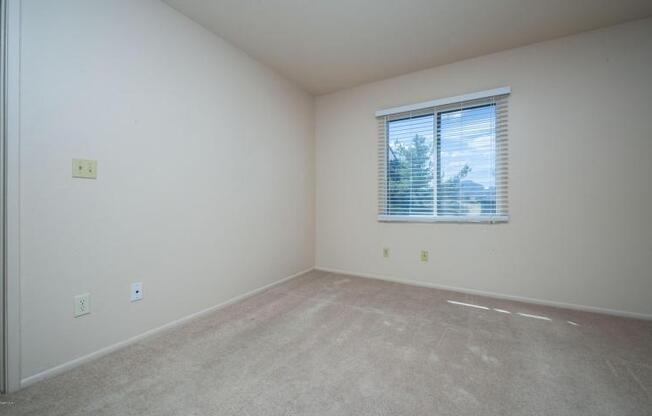 Ground Floor Condo w/One Car Garage - North Prescott