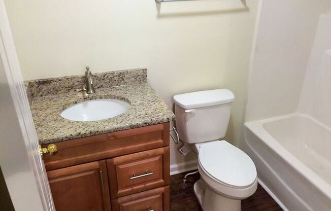 Pet Friendly 2BR/2BA Condo Near UF - Available August 2024!