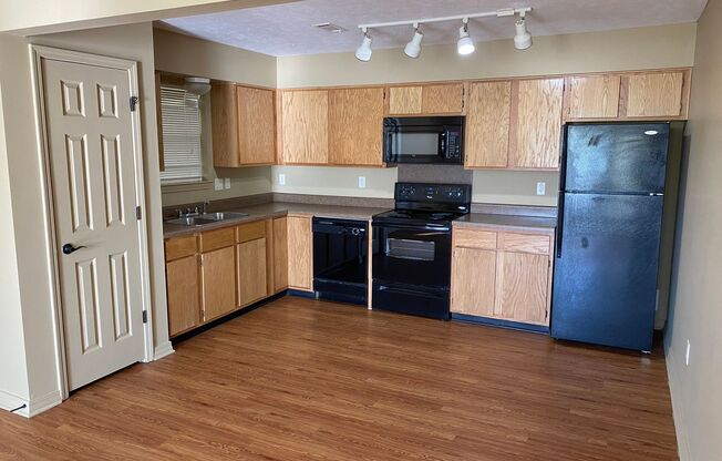 2 beds, 2 baths, 963 sqft, $876, Unit M11-H