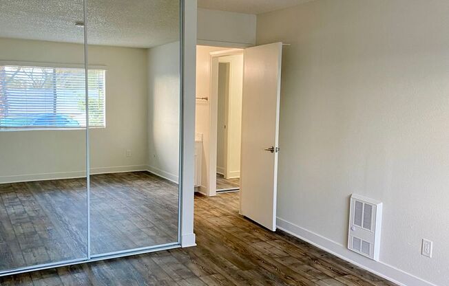 2 beds, 1 bath, 900 sqft, $2,300, Unit 8324-31