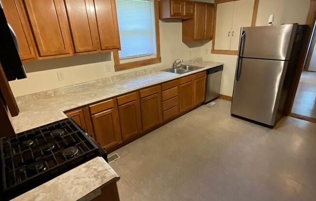 2 beds, 2 baths, $2,050, Unit 408 E. 16th St