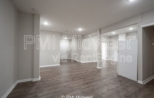 5037 E 10 ST