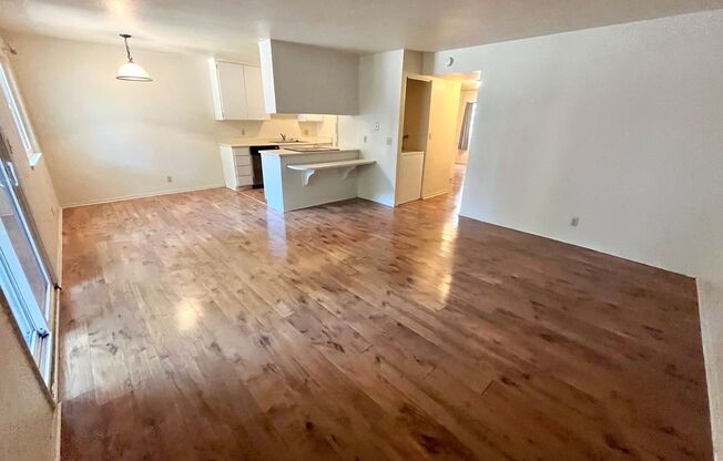 2 beds, 1 bath, 864 sqft, $1,300