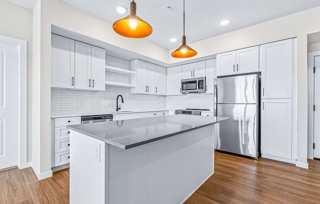 3 beds, 2 baths, 1,275 sqft, $1,999, Unit 1-206