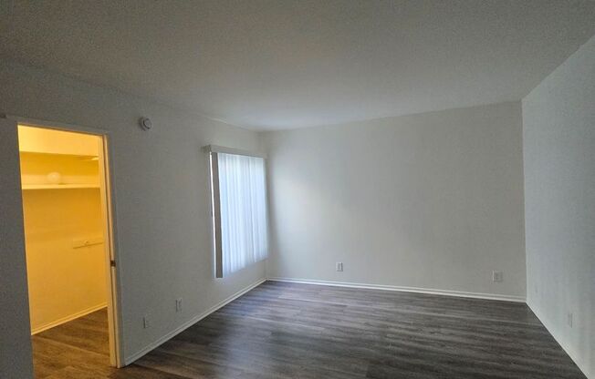 2 beds, 2 baths, $2,800, Unit B