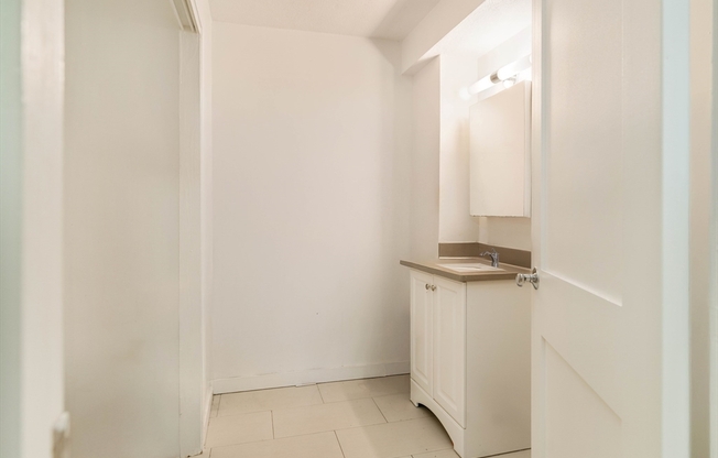 Studio, 1 bath, 399 sqft, $2,550, Unit 2