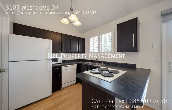 3105 WESTCOVE DR
